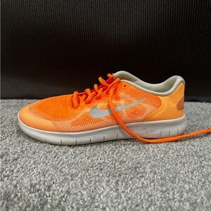 Nike kids Orange Running Shoes – Like New